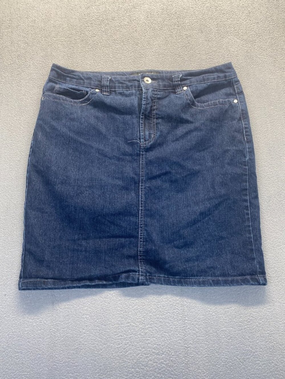 Nine West Jeans Blue Denim Pencil Knee Length Skirt Size 14/32Pockets Button Mid